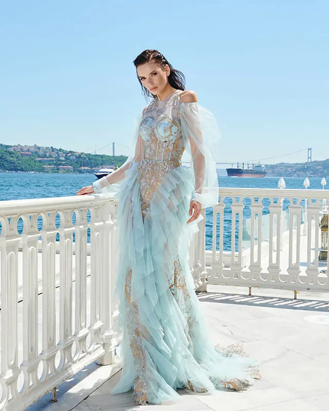 Wave : این مجموعه از امواج در طراحی و نام خود الهام گرفته است. 