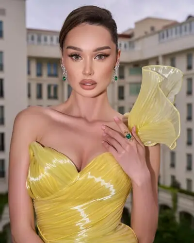 جشنواره کن ۲۰۲۴: حضور پرافتخار در۷۶ امین دوره از این رویداد بر تن تعداد بیشماری از شرکت کنندگان.