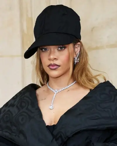 هفته مد پاریس ۲۰۲۴: جواهرات حسنزاده بر تن جنیفر لوپز و ریحانا در این رویداد