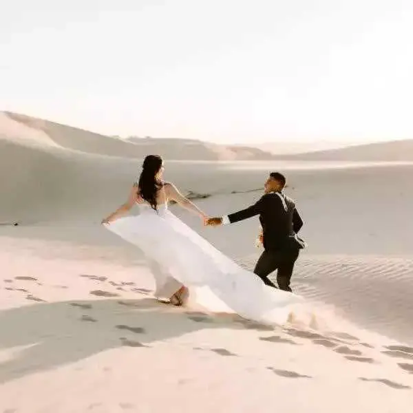 <strong style="font-size: 14px">ودینگ وبسایت:</strong> کارتهای دعوت دیجیتالی مخصوص مراسم عقد و عروسی، در سبکهای طراحی متنوع و لوکس، برنامه نویسی شده در قالب وبسایت