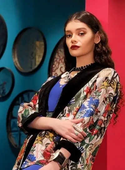 اثر هنری بپوشیم